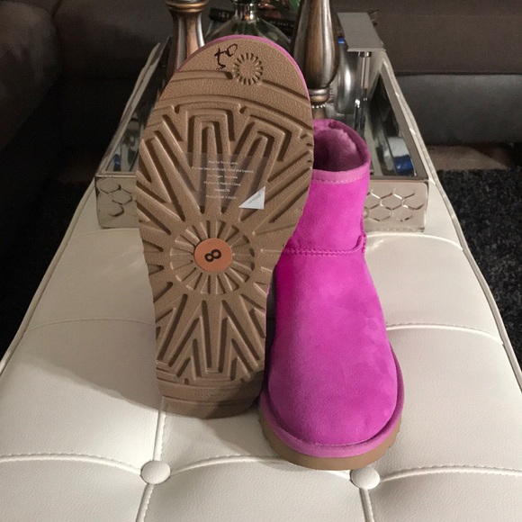 Women’s UGG Classic Mini - Picture 2 of 4